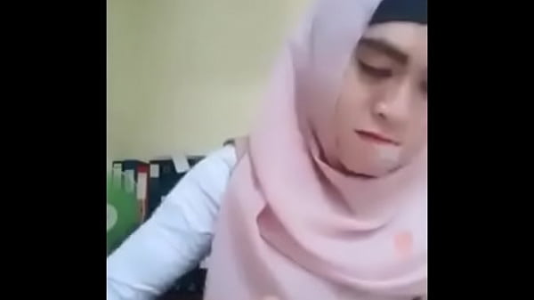 cewek indon tudung tayang tetek